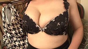 Squirting Queen! Japanese Wife's First Wild Video!