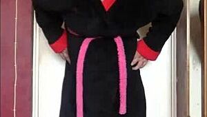 guys check me gulping my pee but i crave swallowing yours too