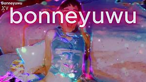 Bonneyuwu Argentinian slut rides clear dildo on bed