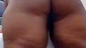 Mara Exotic Spreads Tight Pussy And Fat Asshole Clapping Cellulite