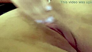 gostosa's mature latina pussy fingers deep in solo lesbian masturbation