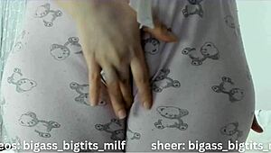 I love showing off my juicy cameltoe closeup