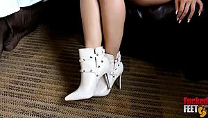 holly hendrix works her magic feet on philly john with toes licking and footjob fetish