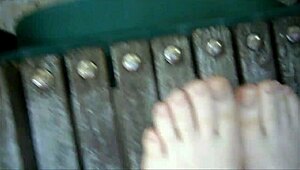 whoa my first sniff of that malaysian girl's stinky feet outdoors 😍👣