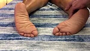 damn this sexy chocolate queen melted from my massage spreading her thick black ass cheeks