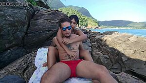 Bang soraya castro's big pussy on beach creampie close call!