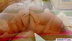 Can this lesbian teen's facesitting make her blonde friend cum outdoors?!