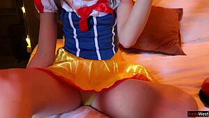 Snow white freezes time for sneaky bedroom creampie fuck