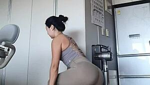 Sexy Korean Fitness Babe Stretches Ass in Home Yoga Workout