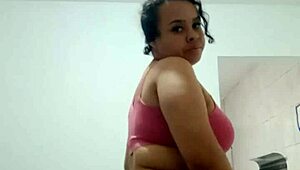 ninfeta safada dances fat ass twerking her wet pussy to funk
