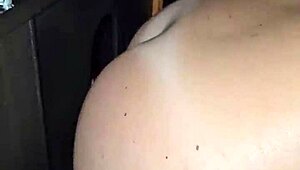 o corno me levou p gloryhole e eu fiz a festa comendo verga sem parar