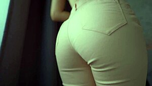 Brunette Fuck Doll's Jeans Rip for Big Pussy Lips and Ass Worship