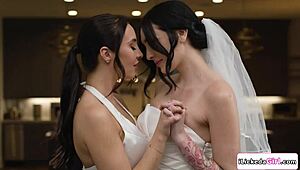 busty babe grinds pussy on milf girlfriend in hot tribbing frenzy