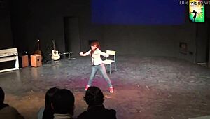 wanna see tra my shake her sexy vietnamese ass in that hot dance