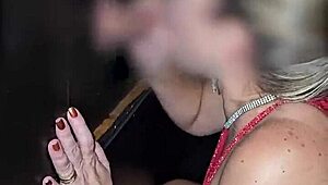 o corno me levou p gloryhole e eu fiz a festa comendo verga sem parar