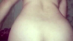 ¡Quién Se Une a Nosotros en las Cabinas de Swingers!