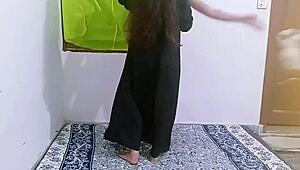 ferzana bhabhi in hijab cheats with desi cock at work?