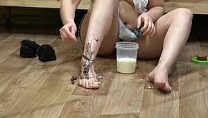 i'm suckin my toes lickin heels smearin food on legs yum