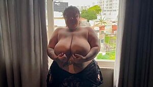 mary jhuana sucks bbw's huge tits firegreen2