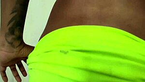 Sexy amateur flashes huge oiled ass outdoors