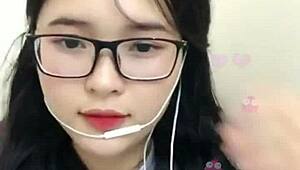 Super Cute Vietnamese Girl Livestreams Her Sexy Webcam Tease