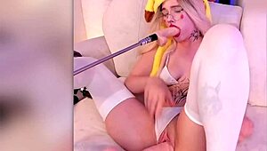 😲 insane pussy stretch wonder how that toy squeezes inside her tight hole