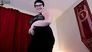 Watch this fat bbw squeeze big ass into tight jeans and thong panties.