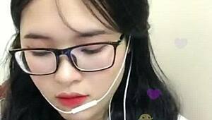 Super Cute Vietnamese Girl Livestreams Her Sexy Webcam Tease