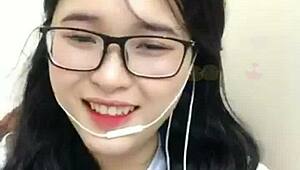 Super Cute Vietnamese Girl Livestreams Her Sexy Webcam Tease