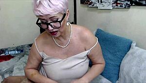 😍 aimee hot milf shoves zucchini deep in her beautiful cunt 👅