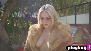alexis texas big ass milf strips naked posing sexy in sports car 🔥🍑