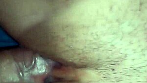 maestra 🔥 se pone cachonda con su estudiante athletic y lo monta rico en la cama 😘