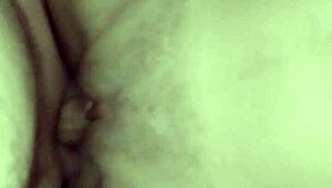 maestra 🔥 se pone cachonda con su estudiante athletic y lo monta rico en la cama 😘