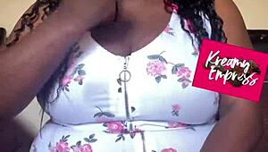 wanna lick this curvy flexible goddess's perfect flexed toes?