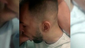 hey old dude paid me cash to suck his dick in the gym locker room 💦😏