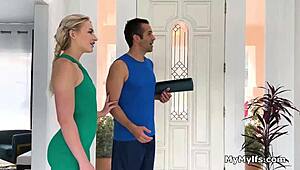 personal trainer scores free use threesome oral during intense gym workout