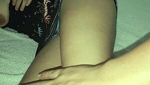 cuñada sube vestido fácil para follar su coño jugoso