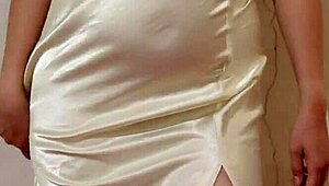 her huge tits and fat ass shake wildly as indonesian slut oils up for orgasm