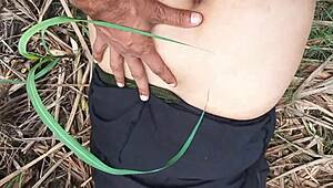 Hot desi wife gets full anal in sugarcane field... daddy style with uncle vibes 😈🍆💦