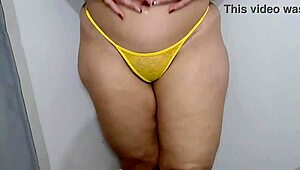 omg mi madrastra's juicy fat ass and pussy lips shaking while dad cooks dinner 😍🍑💦