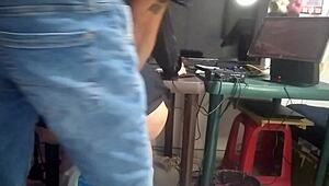 mi jefe me obliga a masturbarlo en la oficina con mis tetas gordas y primerizo bbw