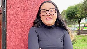 😈 me coji a la vecina culona en el jardin mientras su esposo laburaba!! 🍑💦