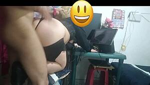 mi jefe me obliga a masturbarlo en la oficina con mis tetas gordas y primerizo bbw