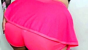 omg mi madrastra's juicy fat ass and pussy lips shaking while dad cooks dinner 😍🍑💦