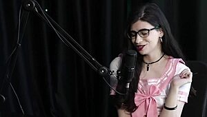 trans yumi trap spills putaria in wild outdoor interview