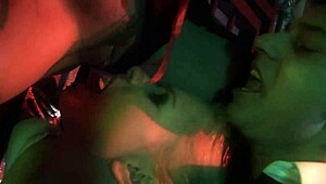 oh man niki blond's ridin that cop steliana's face while takin her partner's cock deep in anal 😩