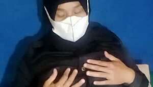 indonesian security guard masturbates wildly til she squirts everywhere 💦 jago jilmek satpam sange colmek muncrat