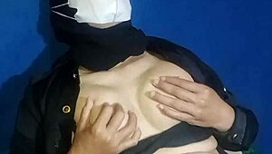 indonesian security guard masturbates wildly til she squirts everywhere 💦 jago jilmek satpam sange colmek muncrat