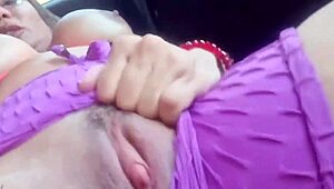 whoa her huge clit waited in car for my cock to wreck it