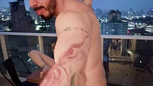 Jovem casal licking big pussy lips on balcony moaning